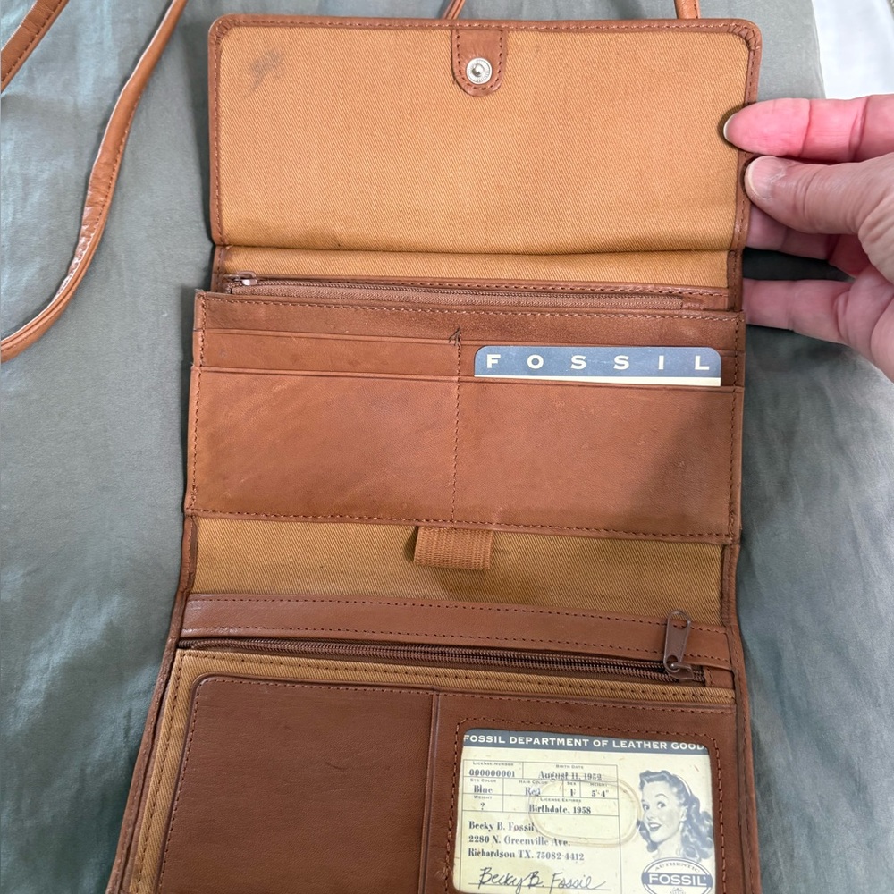 Fossil Brown Leather Crossbody/Belt Bag. Size 4.5”x 7.5” - Picture 15 of 15